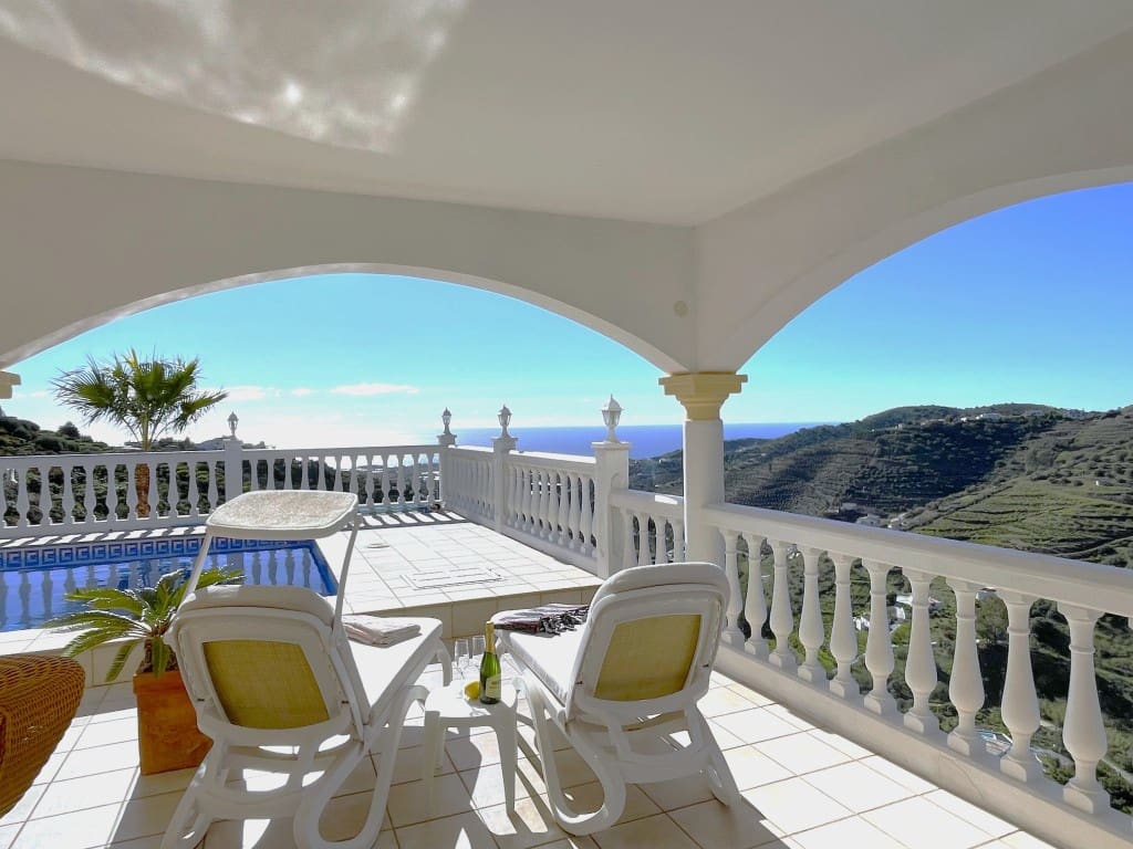 4 soveværelse Villa til salg i Torrox med swimmingpool garage - € 769.000 (Ref: 9433179)