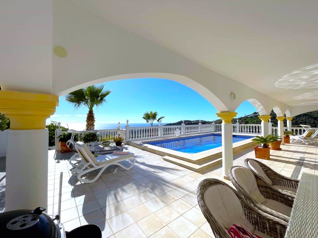 4 soveværelse Villa til salg i Torrox med swimmingpool garage - € 769.000 (Ref: 9433179)