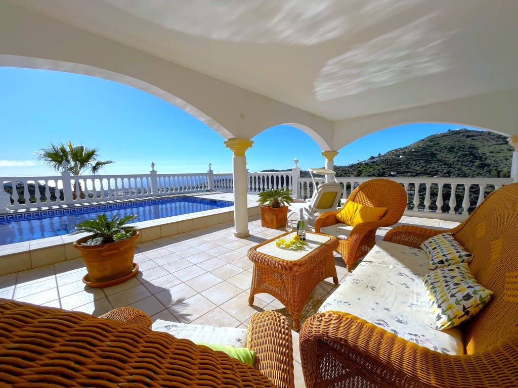 4 soveværelse Villa til salg i Torrox med swimmingpool garage - € 769.000 (Ref: 9433179)