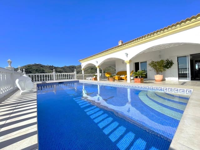 4 soveværelse Villa til salg i Torrox med swimmingpool garage - € 769.000 (Ref: 9433179)