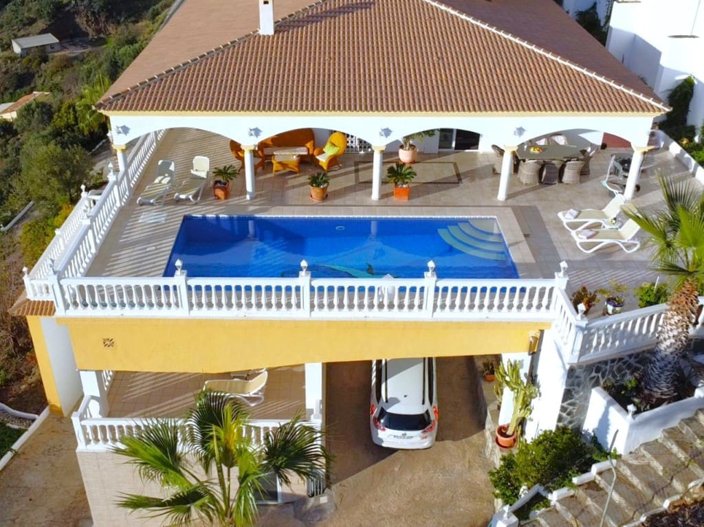 4 soveværelse Villa til salg i Torrox med swimmingpool garage - € 769.000 (Ref: 9433179)