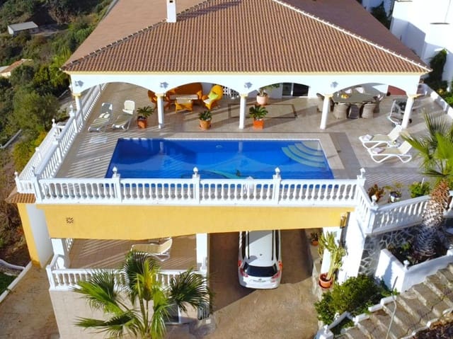 4 soveværelse Villa til salg i Torrox med swimmingpool garage - € 769.000 (Ref: 9433179)