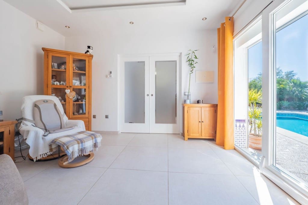 Chalet de 5 habitaciones en Vélez-Málaga en venta con piscina - 730.000 € (Ref: 9651661)