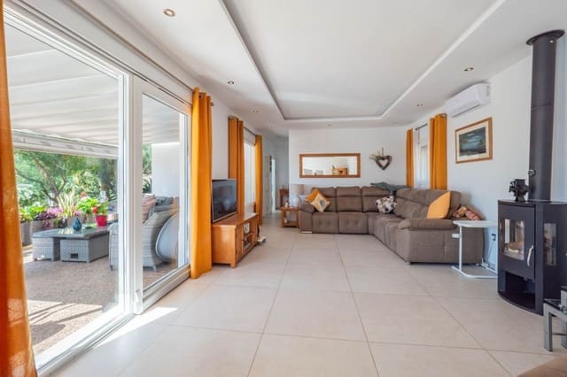 Chalet de 5 habitaciones en Vélez-Málaga en venta con piscina - 730.000 € (Ref: 9651661)