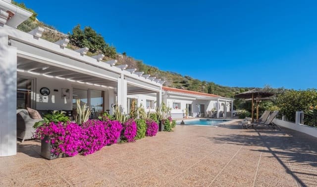 Chalet de 5 habitaciones en Vélez-Málaga en venta con piscina - 730.000 € (Ref: 9651661)