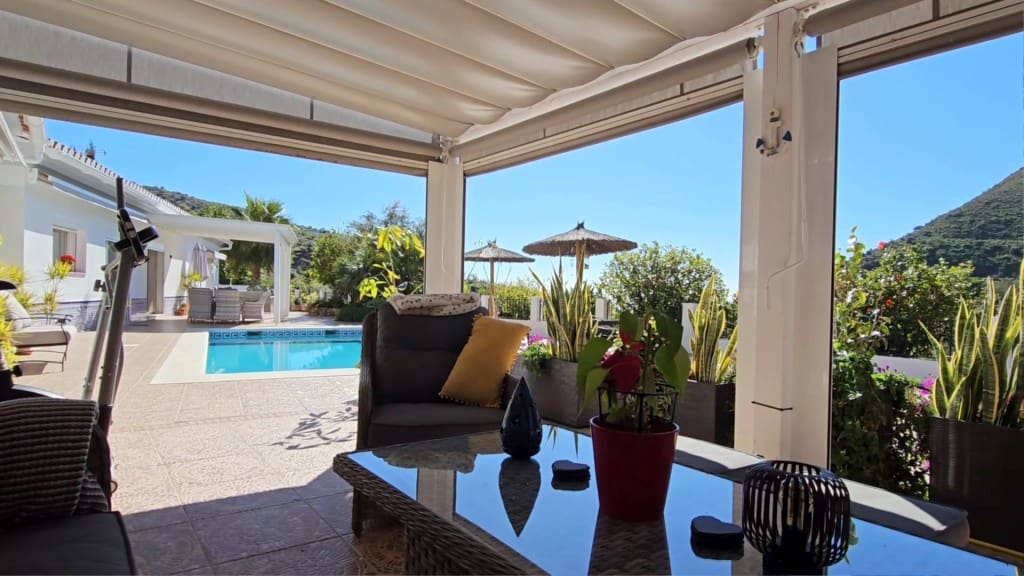 5 bedroom Villa for sale in Arenas with pool - € 730,000 (Ref: 9651661)