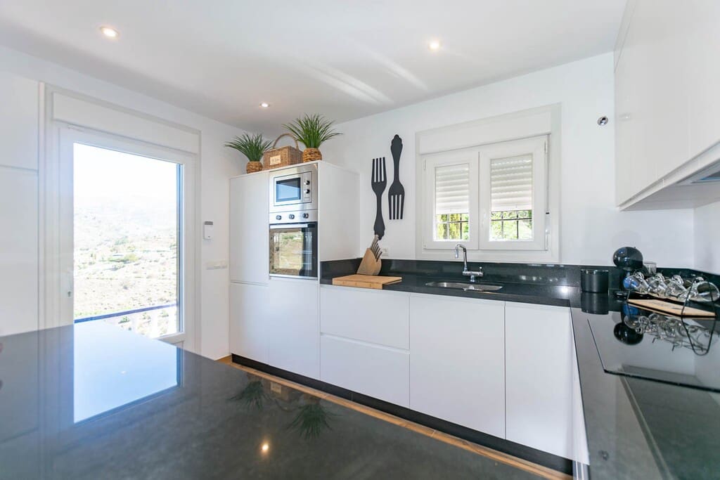 6 chambre Finca/Maison de Campagne à vendre à Torrox avec piscine - 690 000 € (Ref: 9800579)