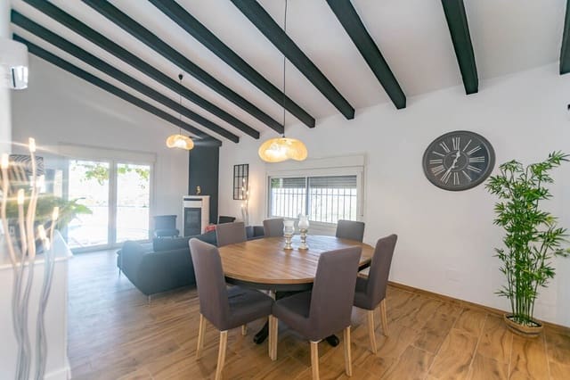 6 chambre Finca/Maison de Campagne à vendre à Torrox avec piscine - 690 000 € (Ref: 9800579)