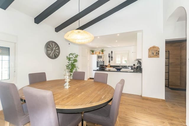 6 chambre Finca/Maison de Campagne à vendre à Torrox avec piscine - 690 000 € (Ref: 9800579)