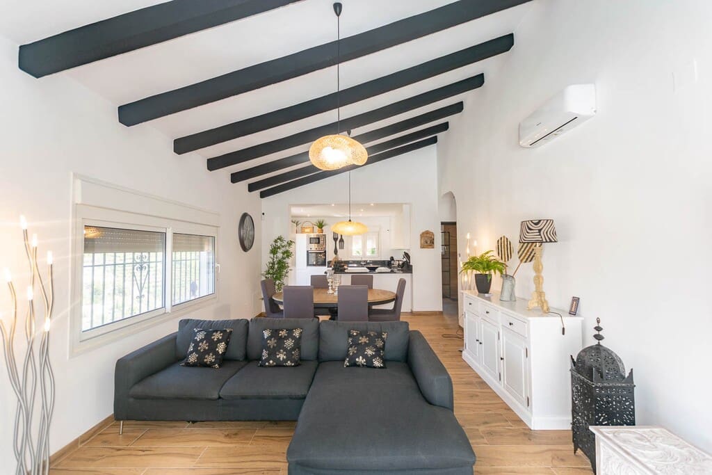 6 chambre Finca/Maison de Campagne à vendre à Torrox avec piscine - 690 000 € (Ref: 9800579)