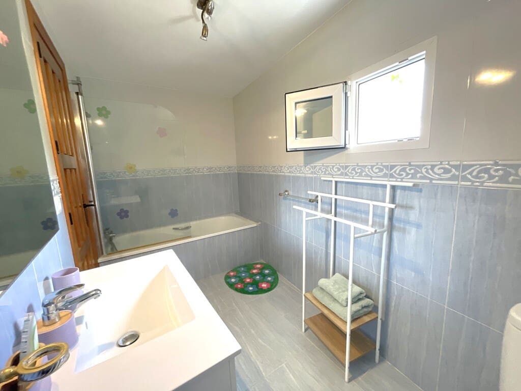 3 bedroom Finca/Country House for sale in Torrox with pool garage - € 475,000 (Ref: 9813746)
