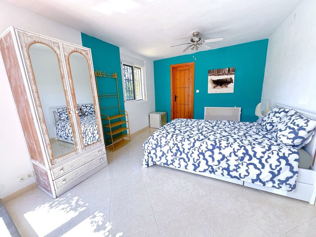 3 bedroom Finca/Country House for sale in Torrox with pool garage - € 475,000 (Ref: 9813746)