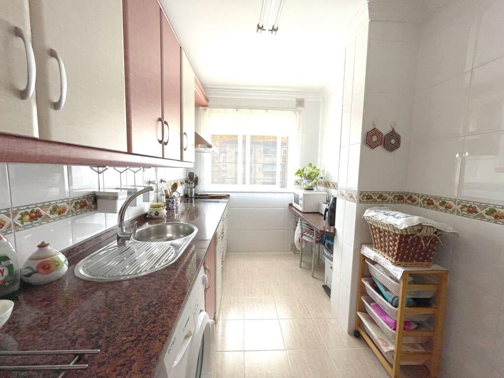2 bedroom Apartment for sale in Caleta de Velez - € 274,999 (Ref: 9928986)