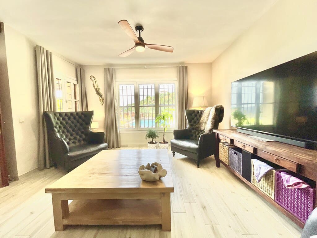 4 soveværelse Villa til salg i Vinuela med swimmingpool - € 499.000 (Ref: 9933716)