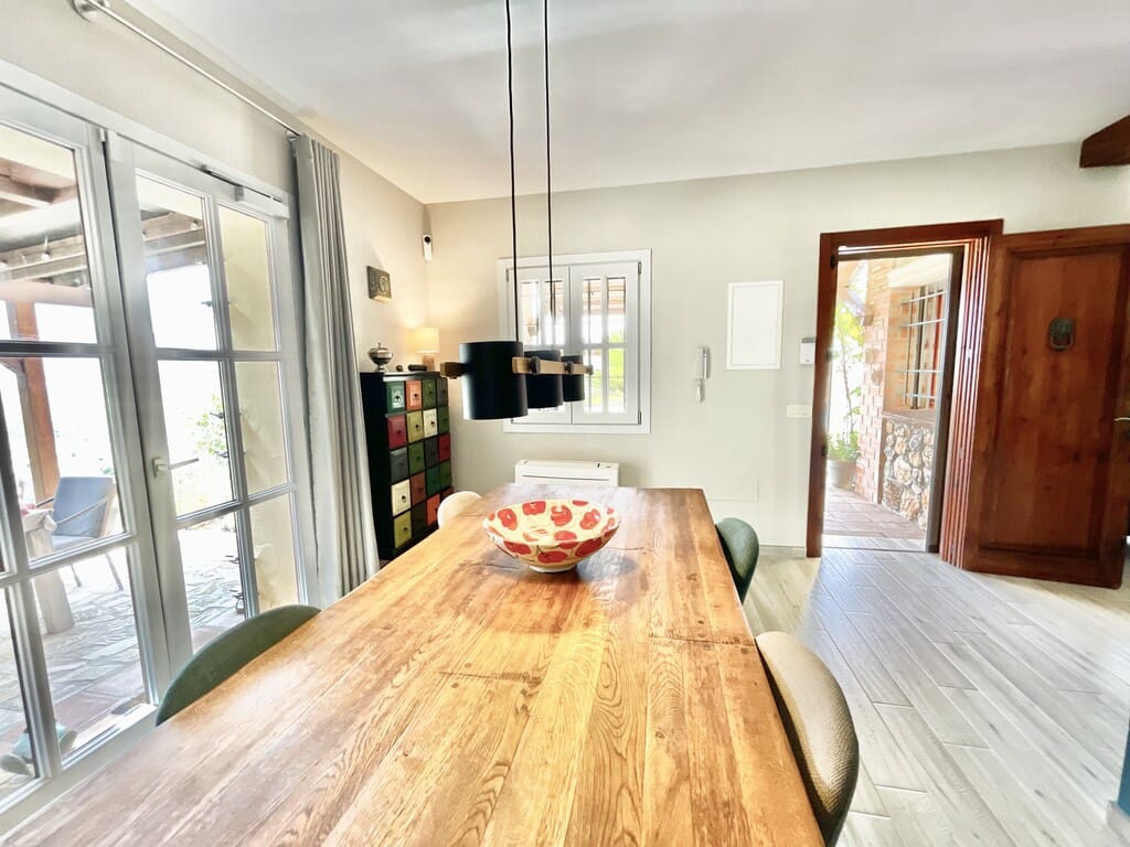 4 soveværelse Villa til salg i Vinuela med swimmingpool - € 499.000 (Ref: 9933716)