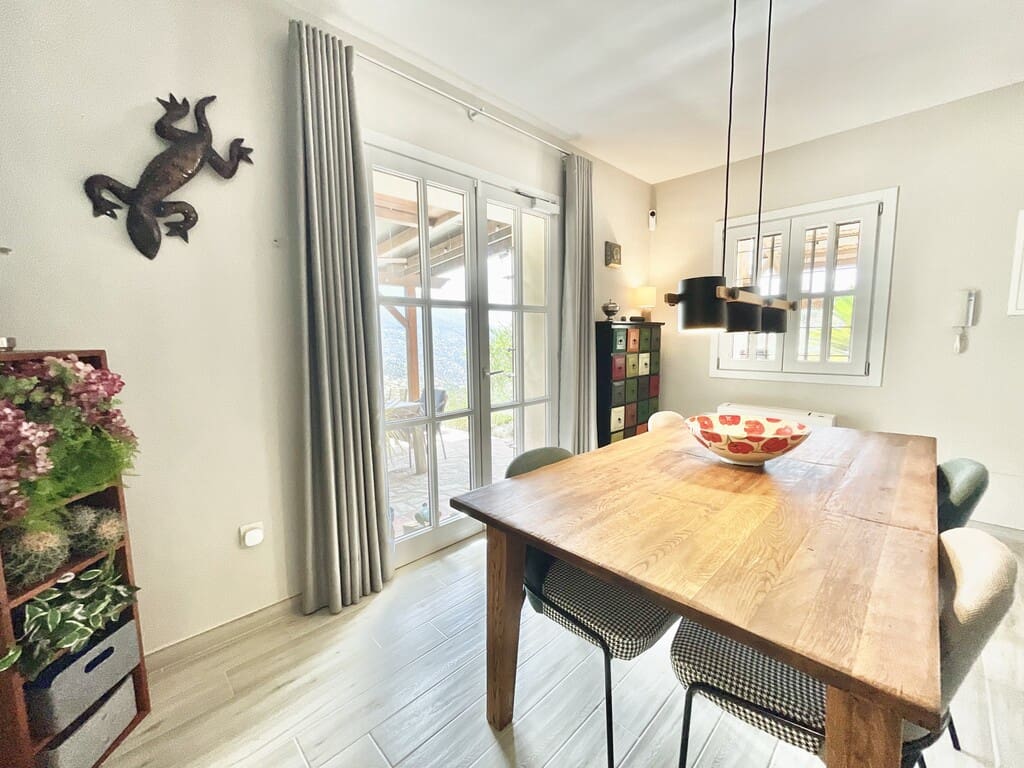 4 soveværelse Villa til salg i Vinuela med swimmingpool - € 499.000 (Ref: 9933716)
