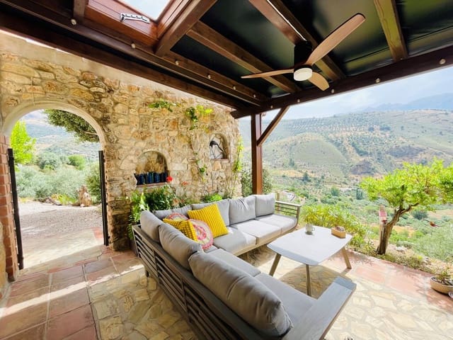 4 bedroom Villa for sale in Viñuela with pool - € 499,000 (Ref: 9933716)