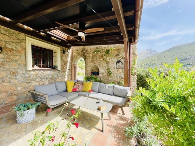 4 bedroom Villa for sale in Viñuela with pool - € 499,000 (Ref: 9933716)