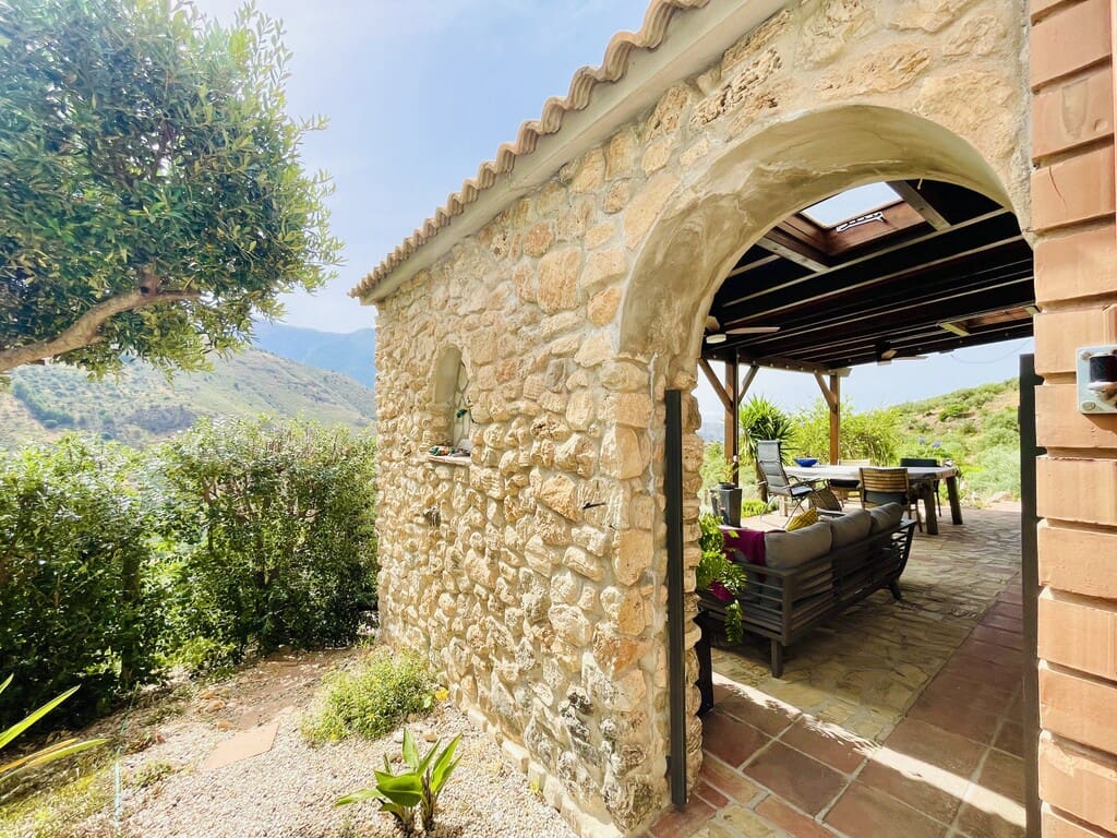 4 soveværelse Villa til salg i Vinuela med swimmingpool - € 499.000 (Ref: 9933716)