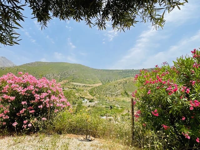 4 bedroom Villa for sale in Viñuela with pool - € 499,000 (Ref: 9933716)