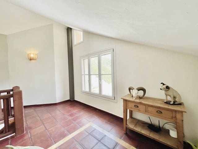 4 bedroom Villa for sale in Viñuela with pool - € 499,000 (Ref: 9933716)