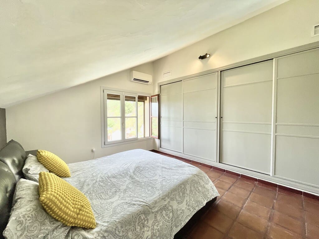 4 soveværelse Villa til salg i Vinuela med swimmingpool - € 499.000 (Ref: 9933716)