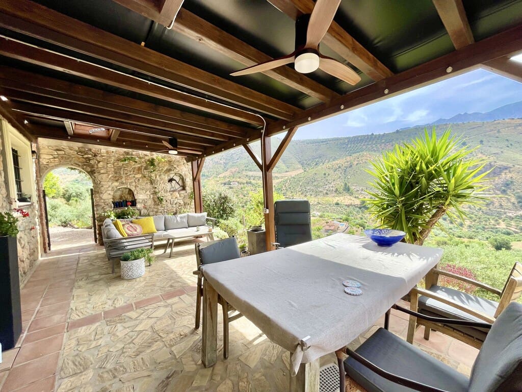 4 soveværelse Villa til salg i Vinuela med swimmingpool - € 499.000 (Ref: 9933716)