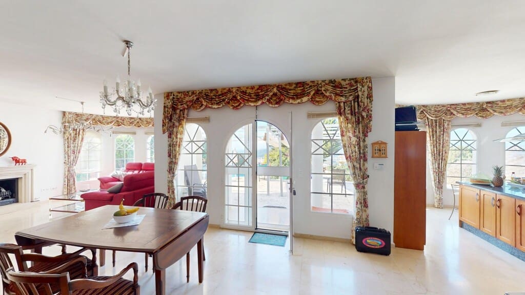 4 quarto Moradia para venda em Algarrobo com piscina garagem - 579 000 € (Ref: 9999554)