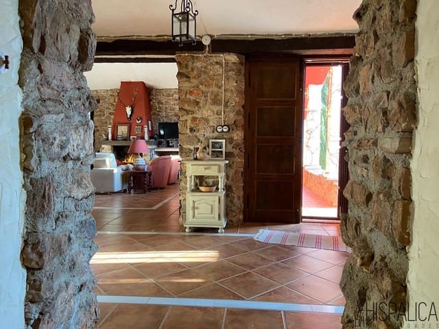 5 bedroom Villa for sale in Santa Eufemia - € 410,000 (Ref: 10046356)