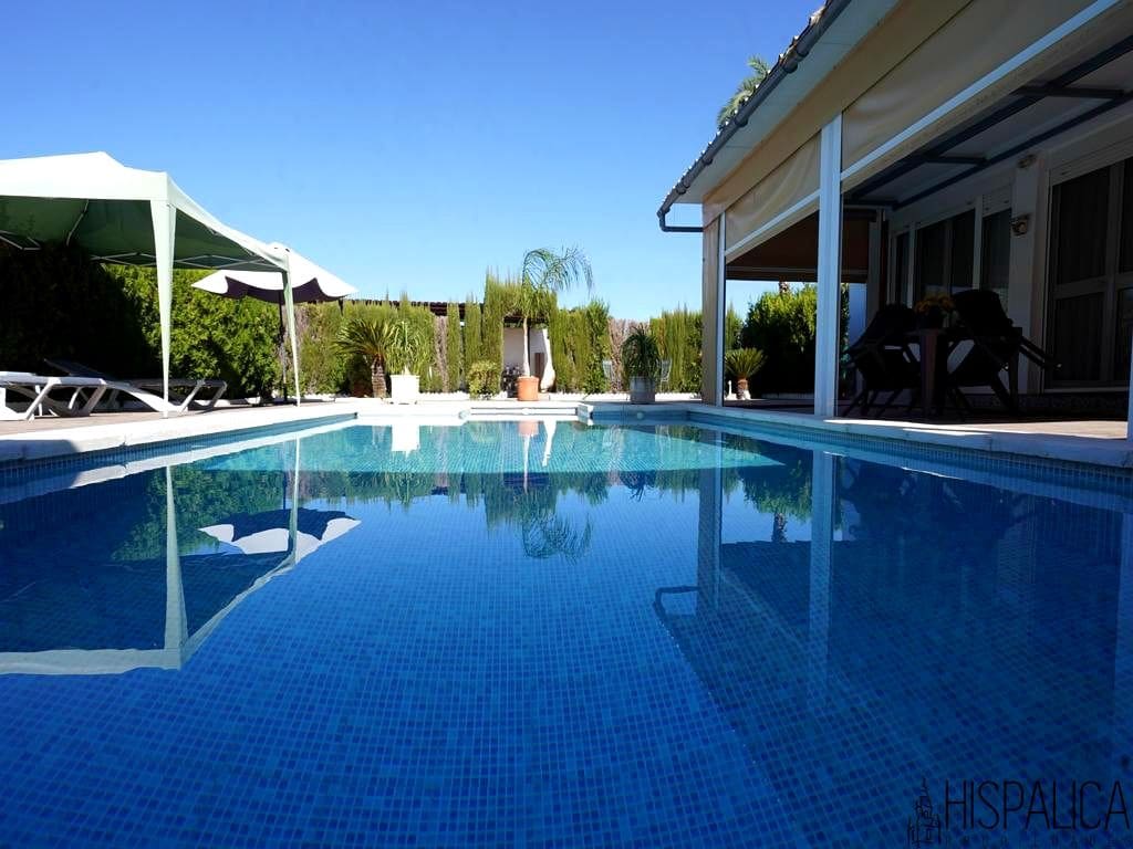 Finca/Casa Rural de 7 habitaciones en Carmona en venta con piscina garaje - 475.000 € (Ref: 10094729)