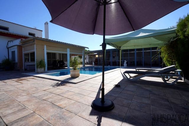 Finca/Casa Rural de 7 habitaciones en Carmona en venta con piscina garaje - 475.000 € (Ref: 10094729)