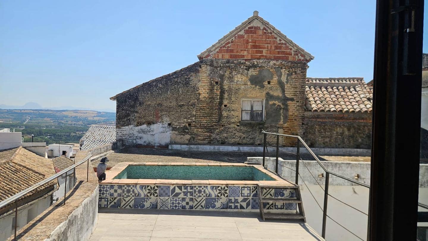 3 bedroom Villa for sale in Arcos de la Frontera with pool - € 110,000 (Ref: 10118433)