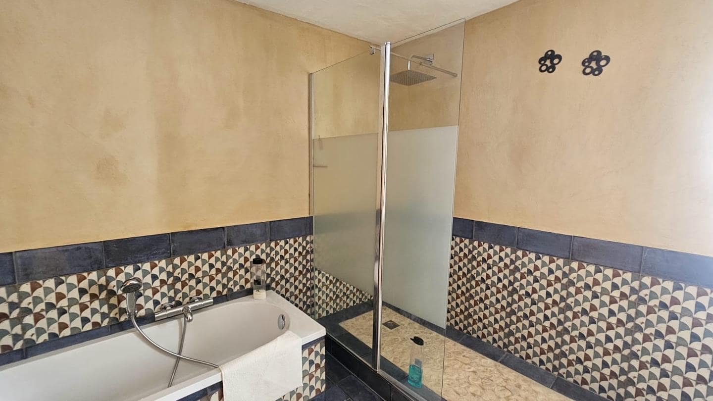 3 bedroom Villa for sale in Arcos de la Frontera with pool - € 110,000 (Ref: 10118433)