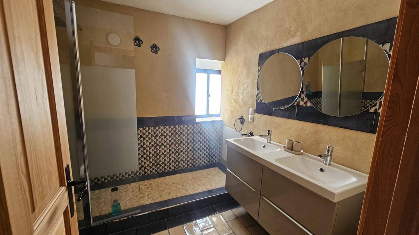 3 bedroom Villa for sale in Arcos de la Frontera with pool - € 110,000 (Ref: 10118433)