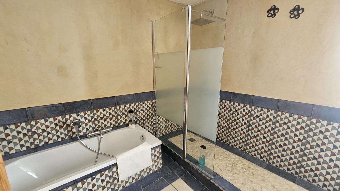 3 bedroom Villa for sale in Arcos de la Frontera with pool - € 110,000 (Ref: 10118433)