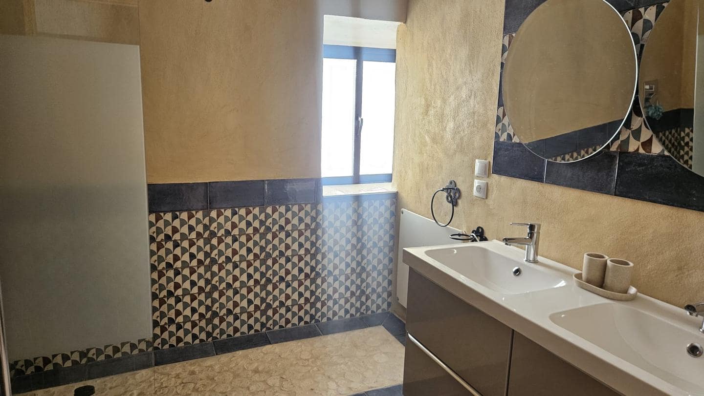 3 bedroom Villa for sale in Arcos de la Frontera with pool - € 110,000 (Ref: 10118433)