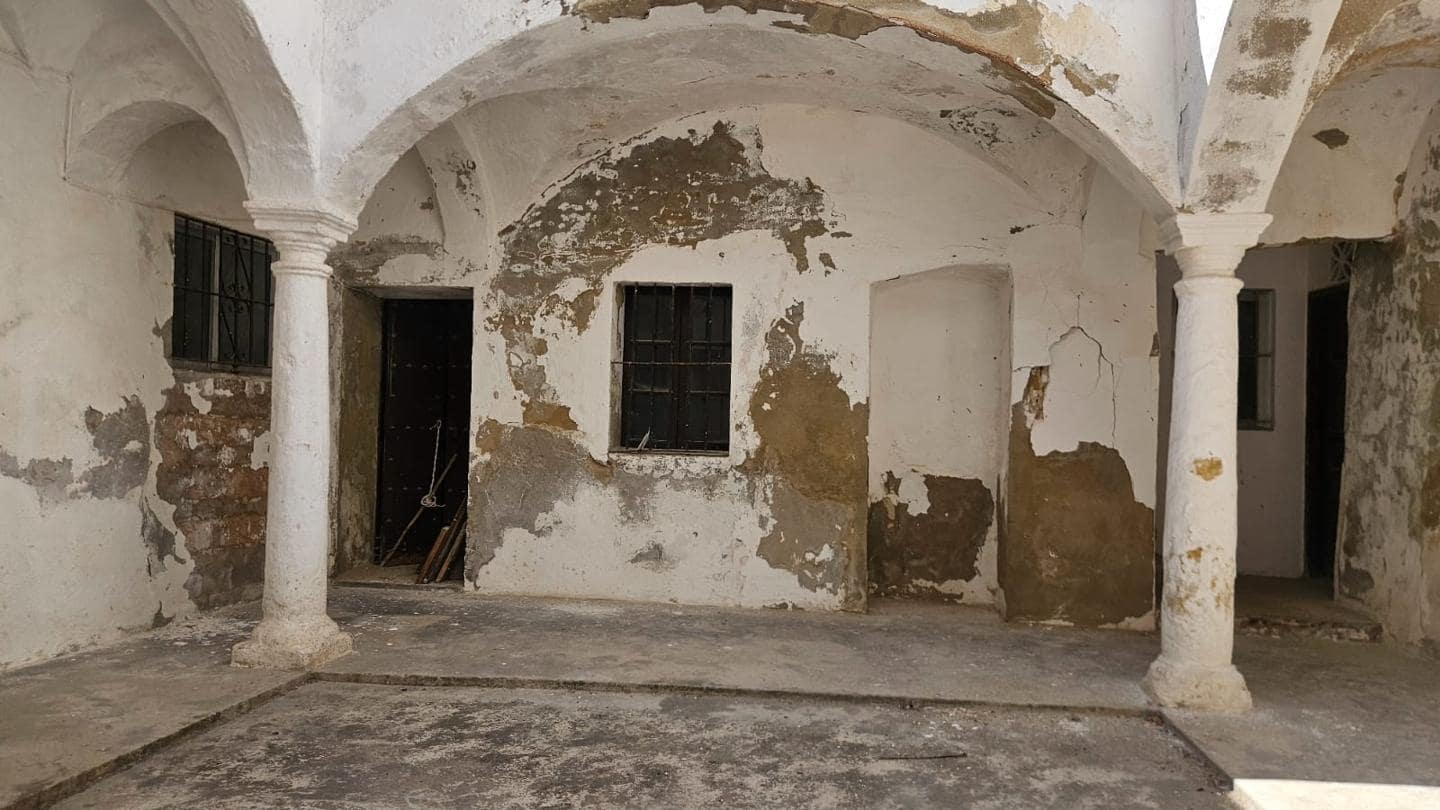 3 bedroom Villa for sale in Arcos de la Frontera with pool - € 110,000 (Ref: 10118433)