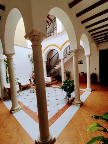 5 bedroom Villa for sale in Carmona with garage - € 520,000 (Ref: 6676914)