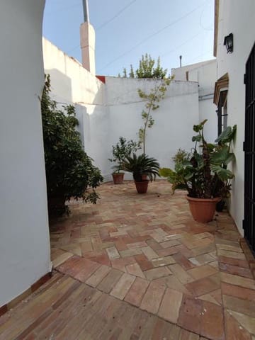 5 bedroom Villa for sale in Carmona with garage - € 520,000 (Ref: 6676914)