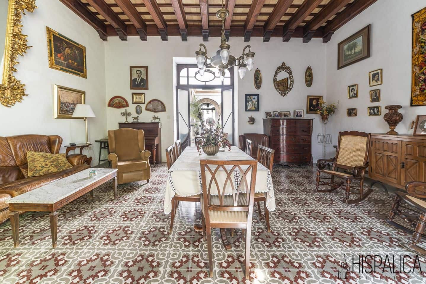 8 bedroom Villa for sale in Ecija with garage - € 800,000 (Ref: 7836117)