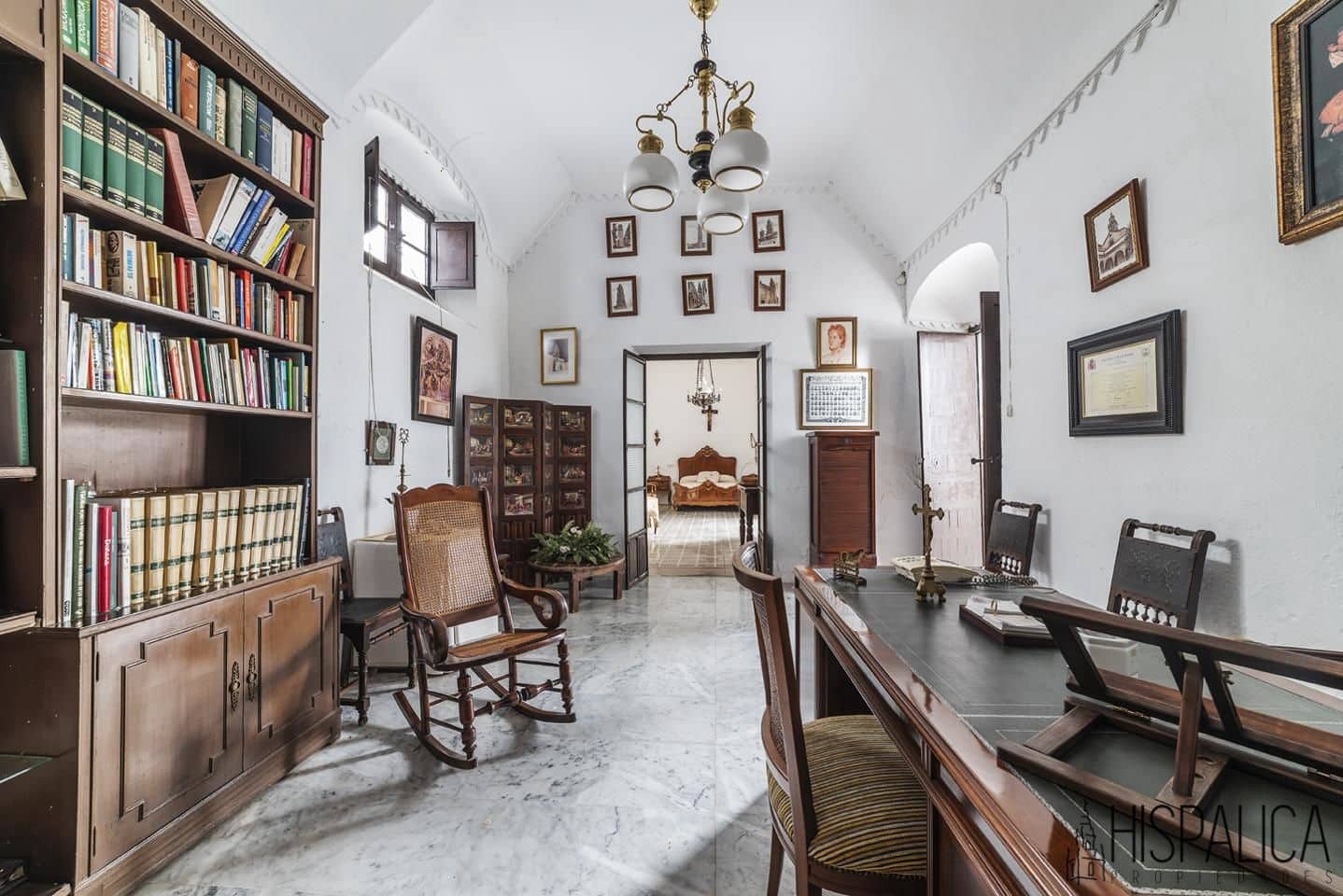 8 bedroom Villa for sale in Ecija with garage - € 800,000 (Ref: 7836117)