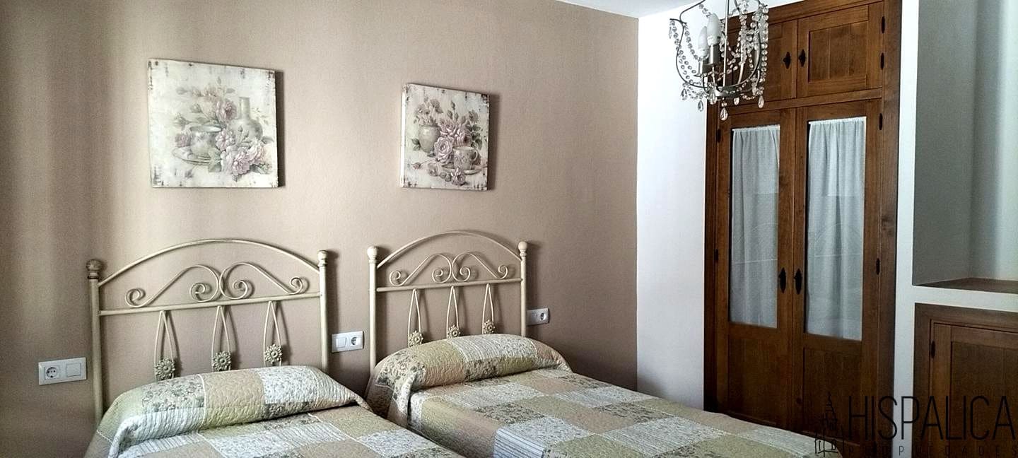 5 bedroom Villa for sale in Grazalema - € 350,000 (Ref: 7995703)