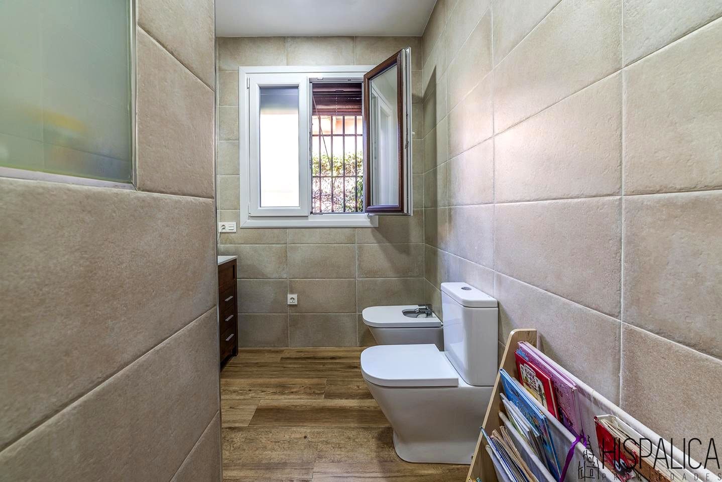 4 soveværelse Villa til salg i Bollullos de la Mitacion med swimmingpool - € 425.000 (Ref: 8780822)