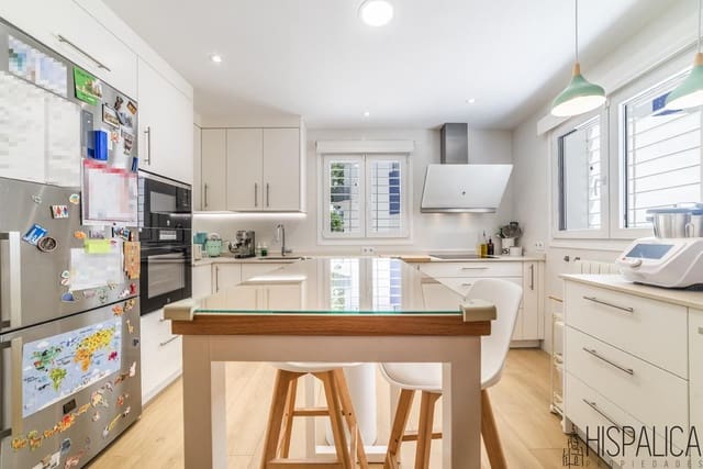 4 soveværelse Villa til salg i Sector Sur, La Palmera, Reina Mercedes, Sevilla by - € 595.000 (Ref: 9015923)