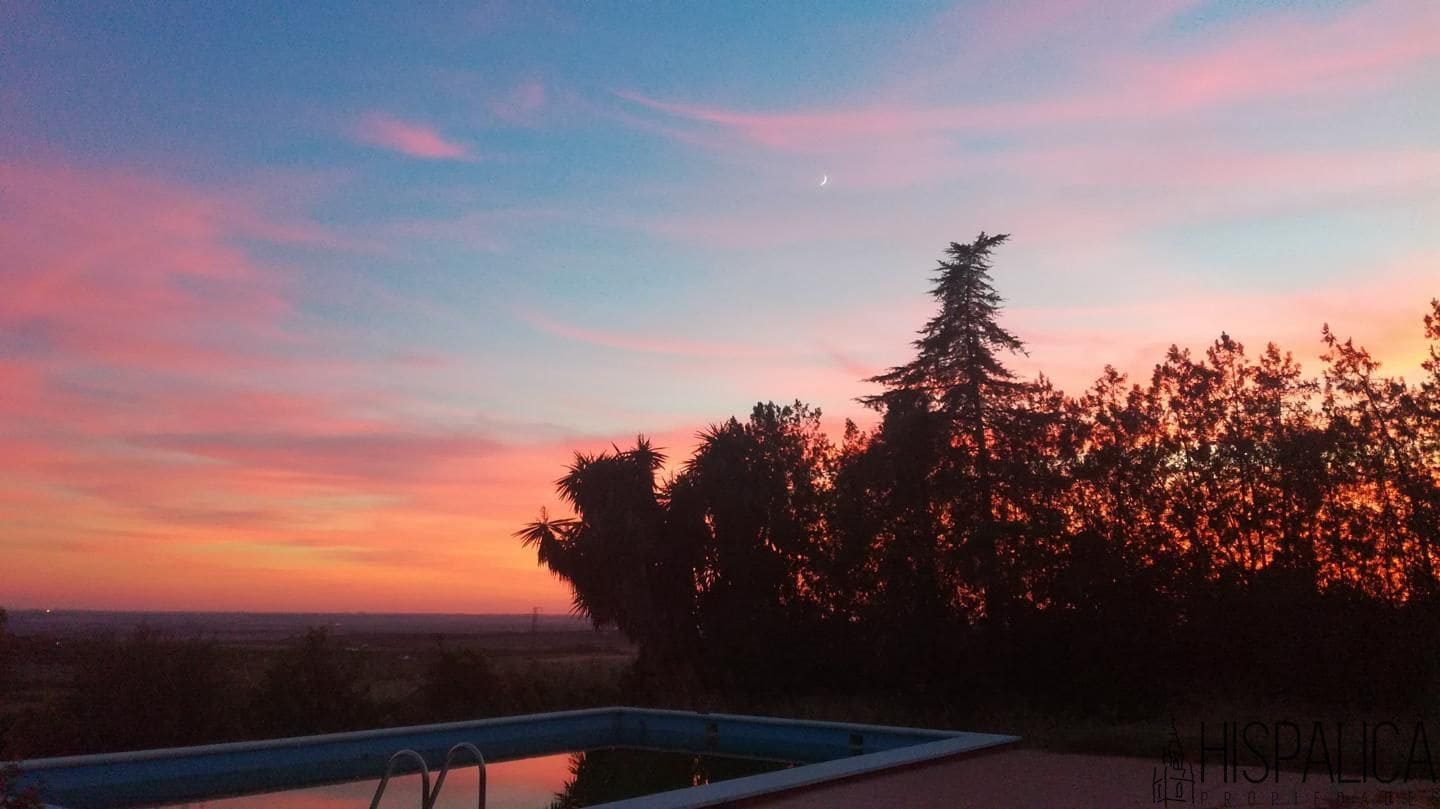 5 soveværelse Finca/Landehus til salg i Lora del Rio med swimmingpool - € 675.000 (Ref: 9135938)