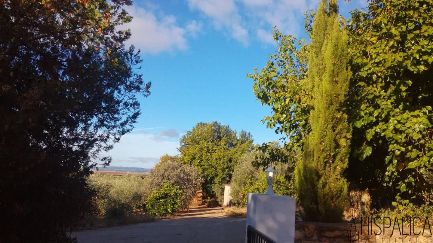 5 soveværelse Finca/Landehus til salg i Lora del Rio med swimmingpool - € 675.000 (Ref: 9135938)