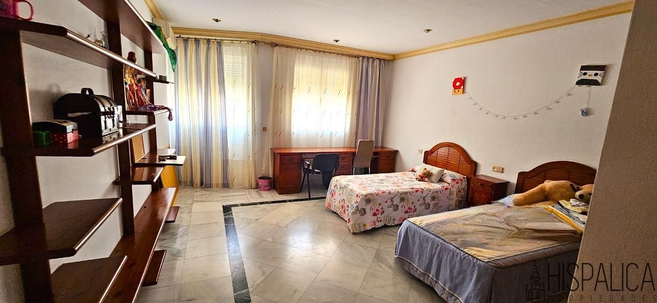 7 soveværelse Villa til salg i Dos Hermanas - € 550.000 (Ref: 9187846)