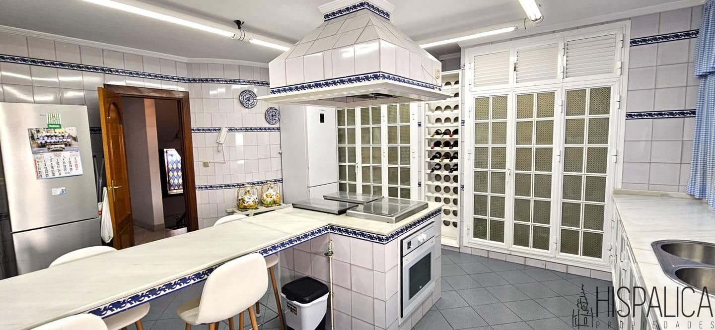 7 soveværelse Villa til salg i Dos Hermanas - € 550.000 (Ref: 9187846)