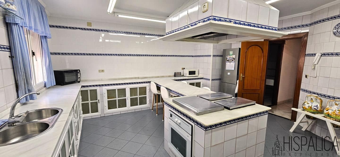 7 soveværelse Villa til salg i Dos Hermanas - € 550.000 (Ref: 9187846)