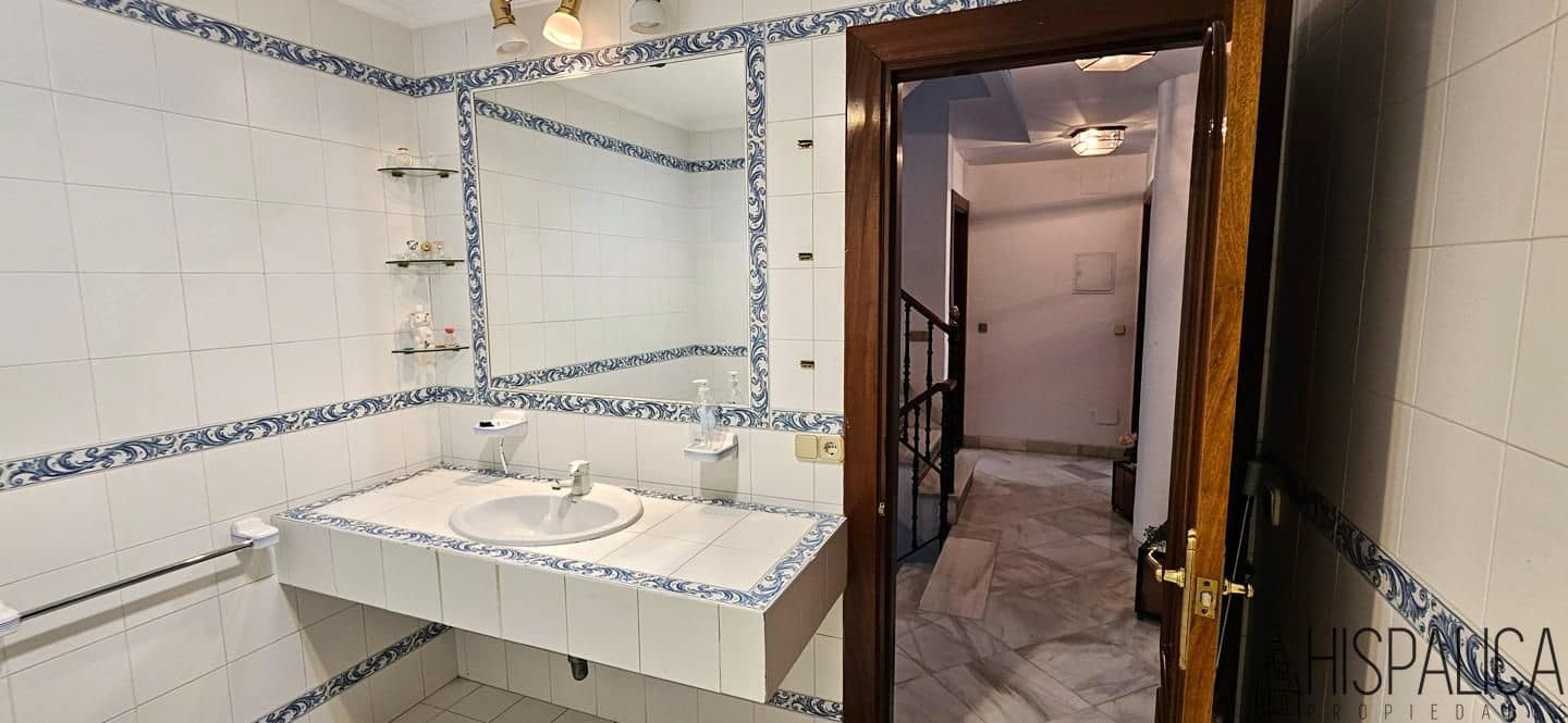 7 soveværelse Villa til salg i Dos Hermanas - € 550.000 (Ref: 9187846)